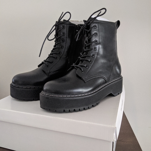 Steve Madden Bettyy Boots - Picture 5 of 6